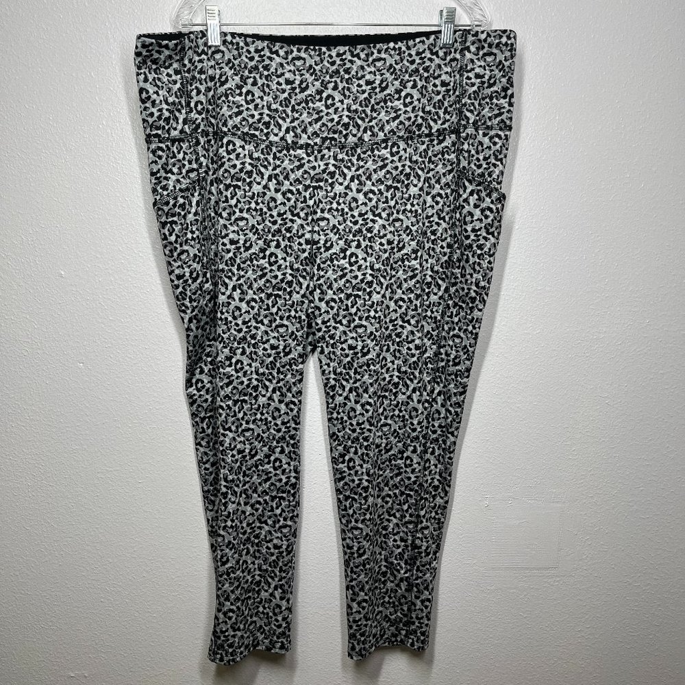 Chico’s Zenergy So Slimming Animal-Print Crop Leggings 4